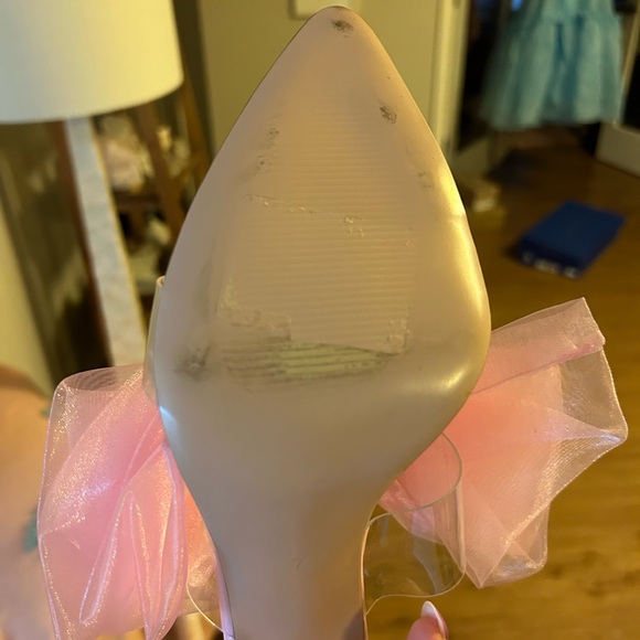 Azalea Wang. If bows are your thing, these shoes are for you. ๐ ๐ - Picture 3 of 4